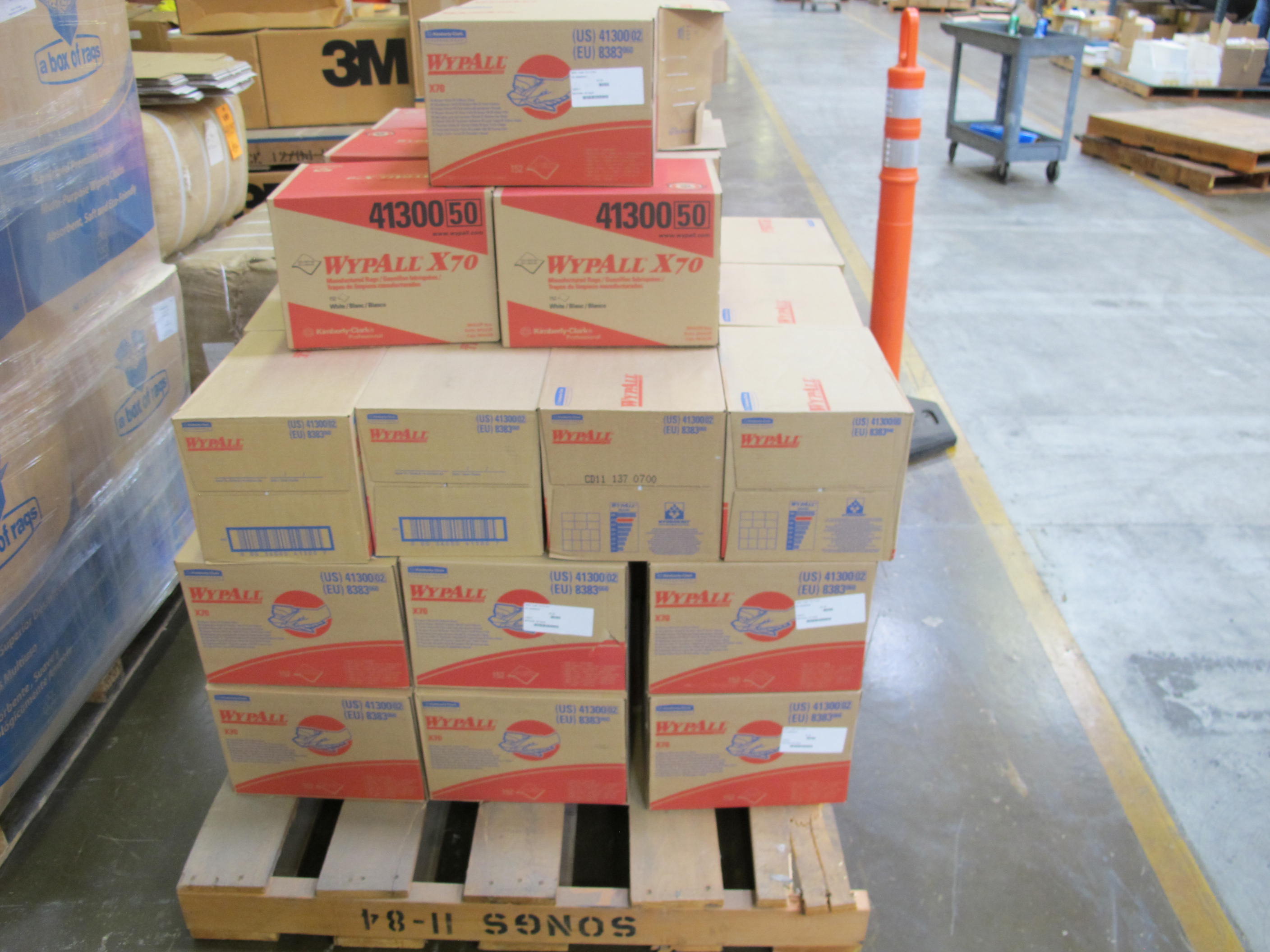 (44 BOXES) WYPALL TOWELS, 12.5" X 16.8" SIZE, DISPOSABLE TOWELS MATERIAL. WYPALL X-70 MANUFACTURED RAGS, WHITE FAST ABSORBING, DURABLE, SOFT AND FLEXIBLE. LOADING & HANDLING FEE $30-4106